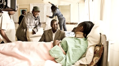 Regisseurin Judy Kibinge mit Hauptdarstellerin Susan Wanjiru (Anne) bei den Dreharbeiten (Foto: One Fine Day Films)